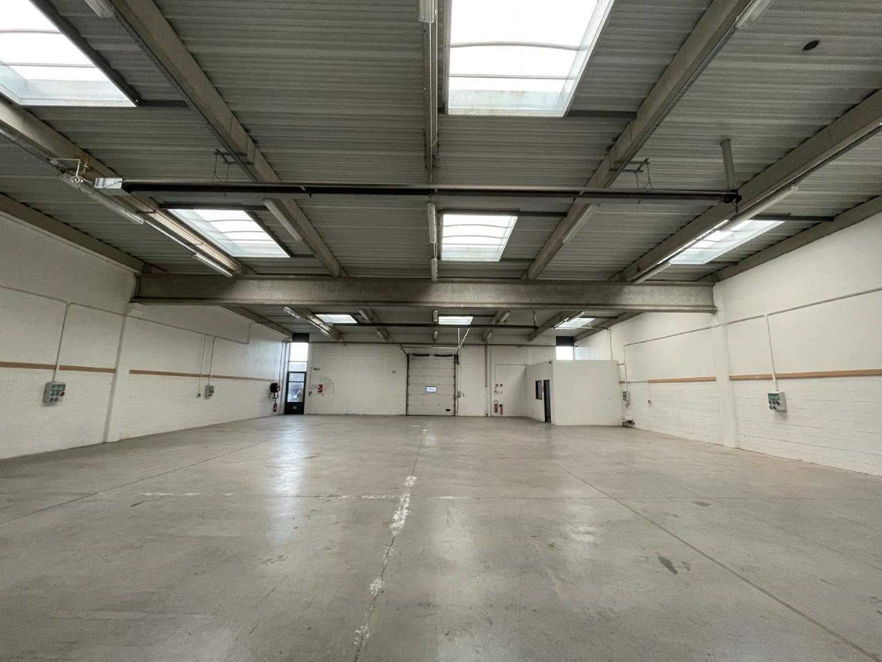 Local d'activité Roost-Warendin 841m² Location local d'activité Roost-Warendin Nord OLACT2420363 0